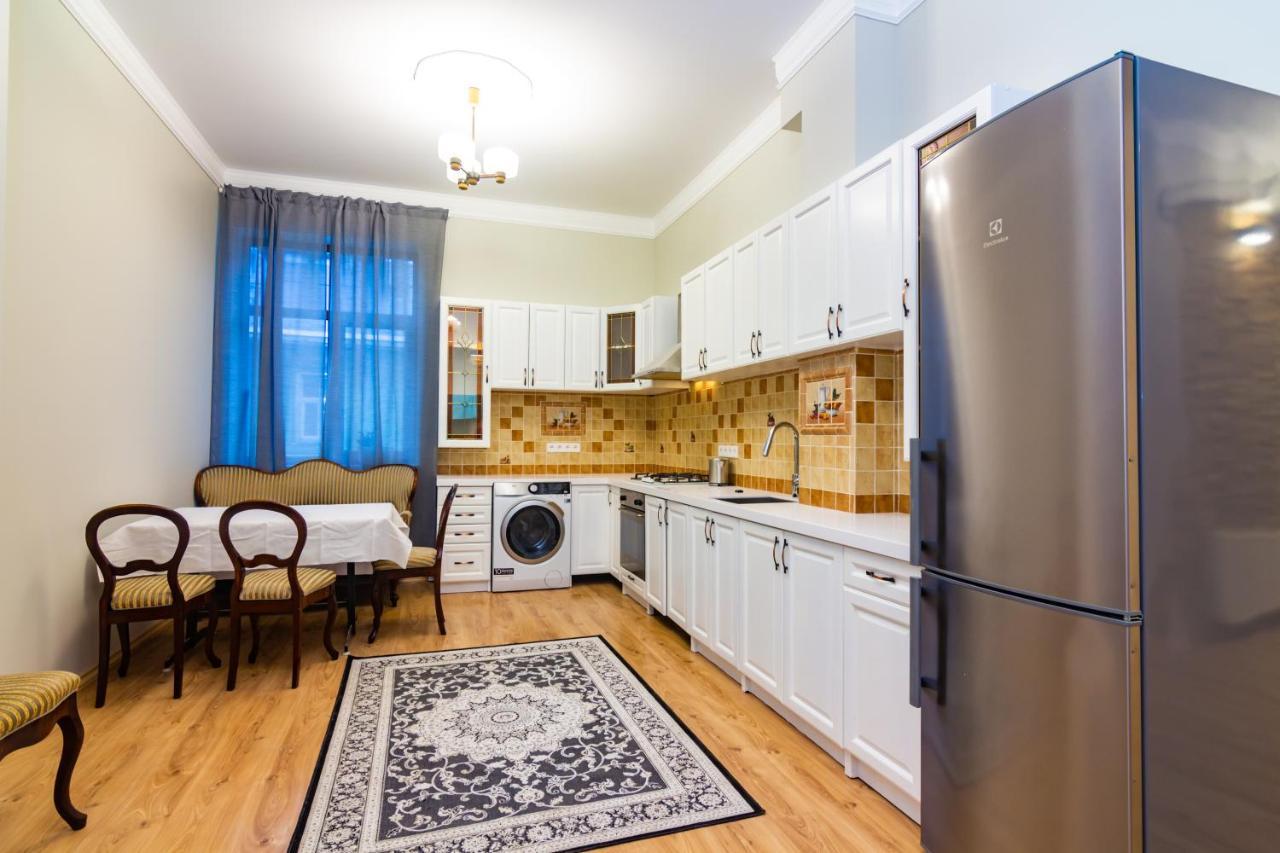 Apartment Spacious In The Heart Of Riga